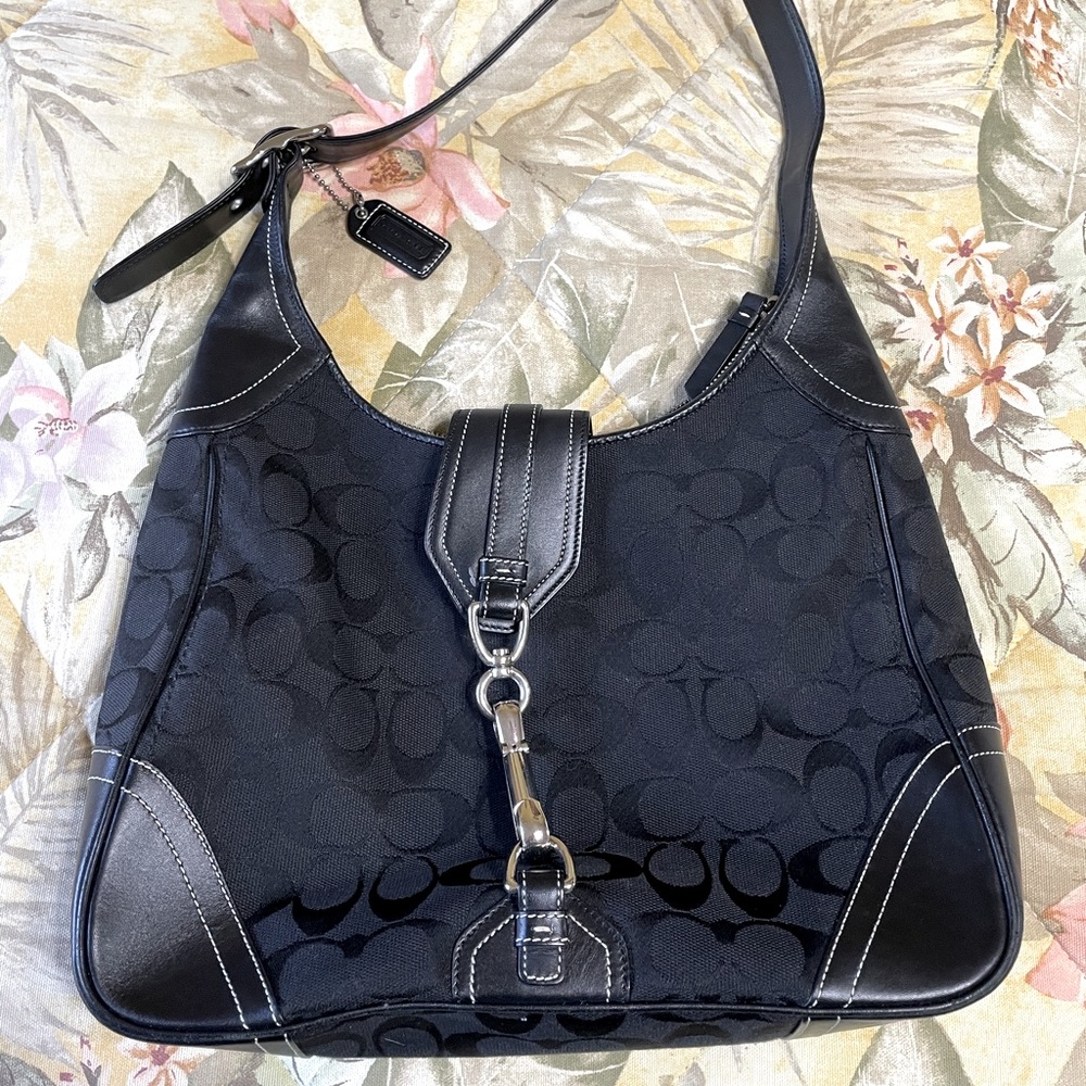 Black Coach purse ! EXCELLENT condition!!